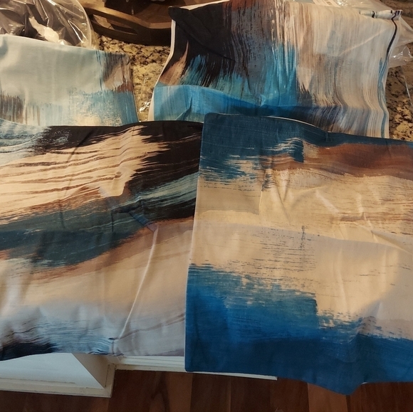 Set of 4 abstract 18x18 pillow covers new in package - Picture 1 of 3